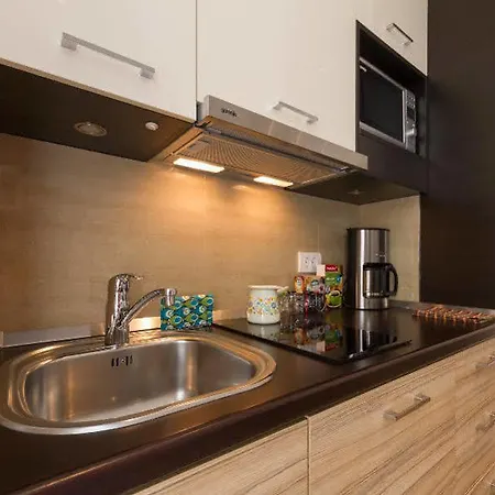 Square Apartment